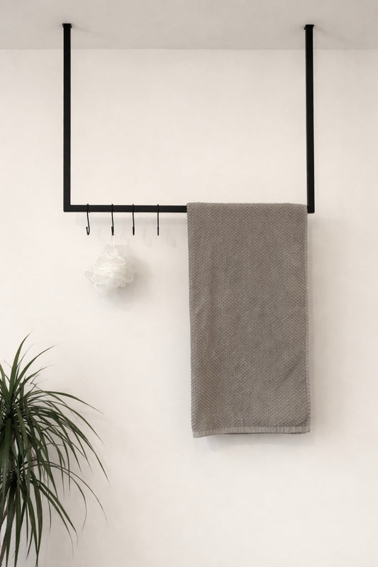 Hängender Handtuchhalter aus Metall im Industrial Stil