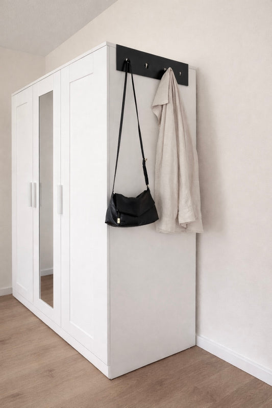 Schrankhelfer aus Stahl im minimalistischen Design