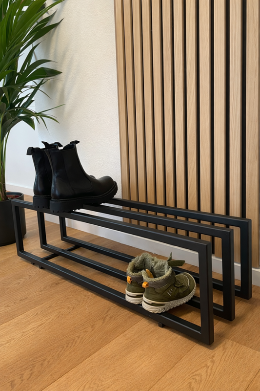Schwarzes Schuhregal aus Metall für den Flur