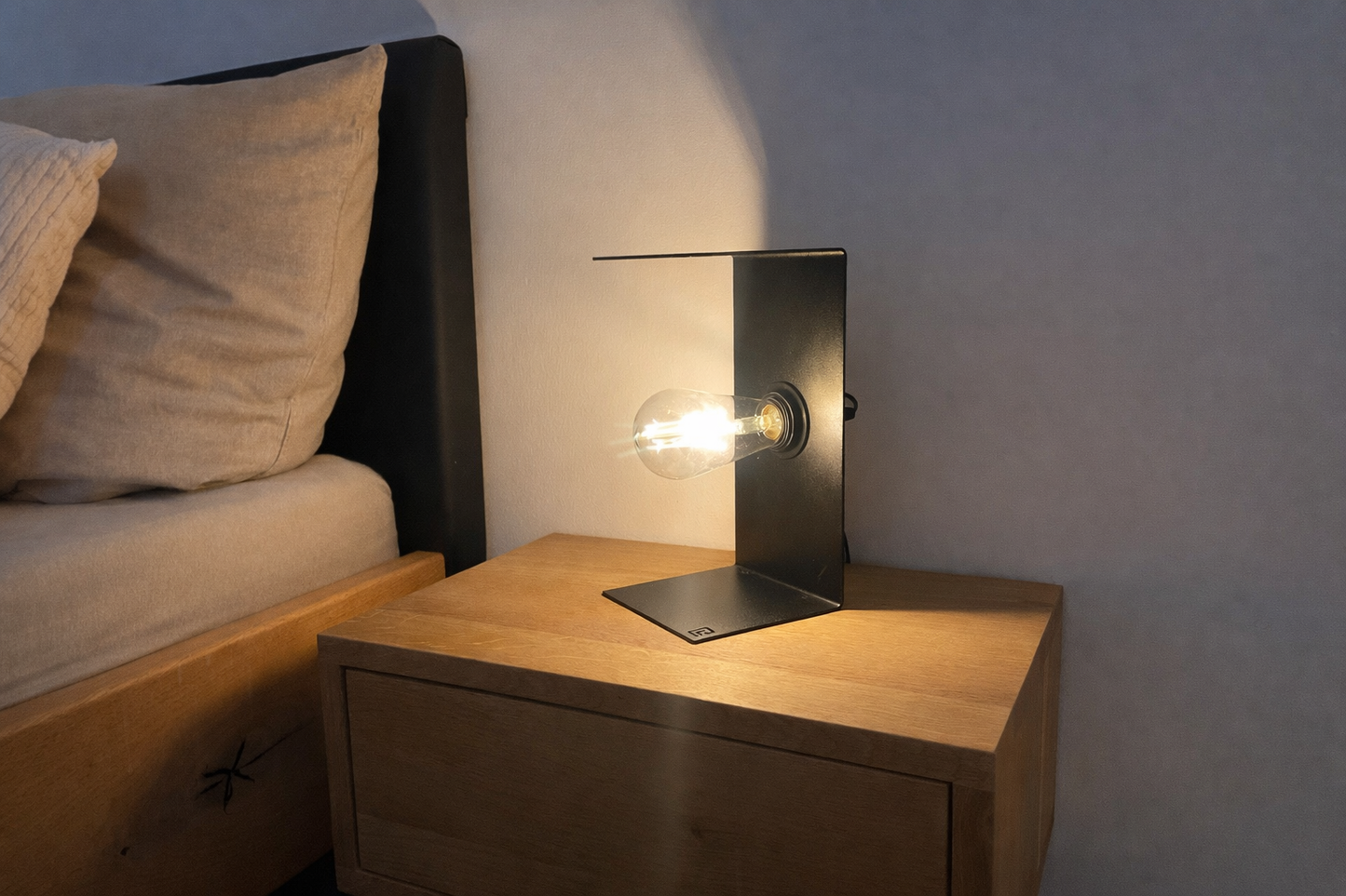 Nachttischlampe aus Stahl im Industrial Stil