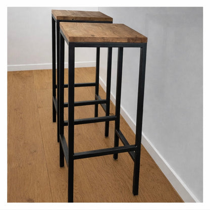 Minimalistischer Barhocker aus Metall und Holz