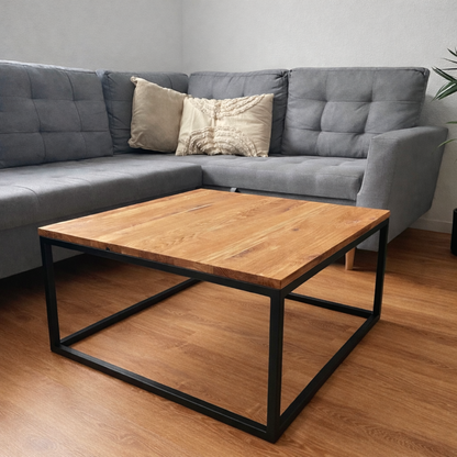 Minimalistischer Couchtisch aus Metall und Holz