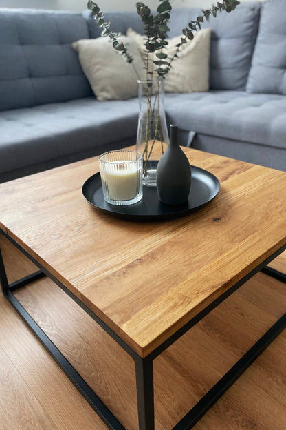 Wohnzimmertisch aus Holz und Stahl im Industrial Stil