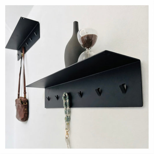 Minimalistische Garderobe aus Metall von EisenLiebe