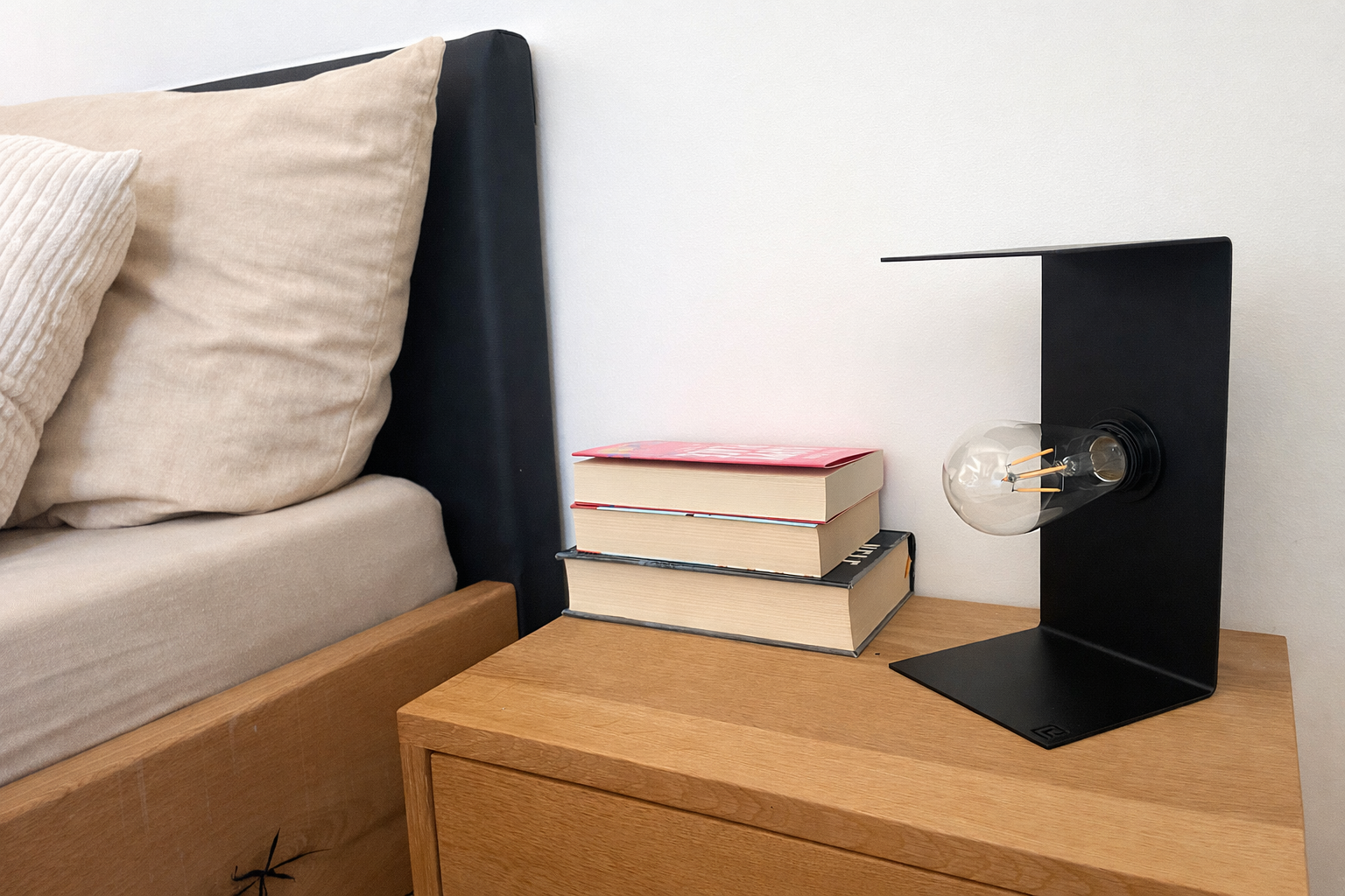 Moderne Tischlampe aus Metall von EisenLiebe