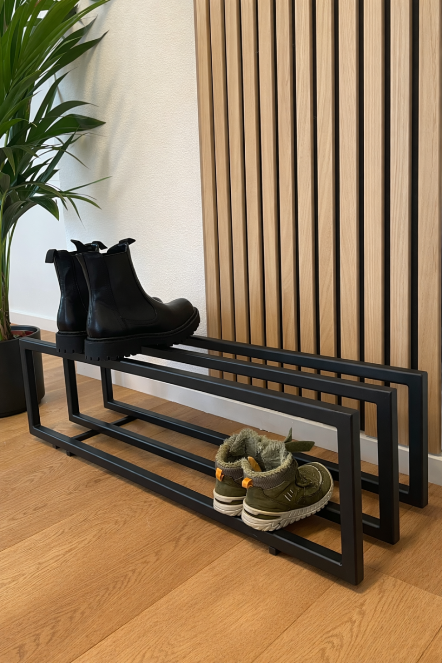 Schwarzes Schuhregal aus Metall für den Flur